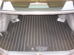 kovrik-v-bagazhnik-toyota-corolla-sedan-(02-07)-(polimernyj)7
